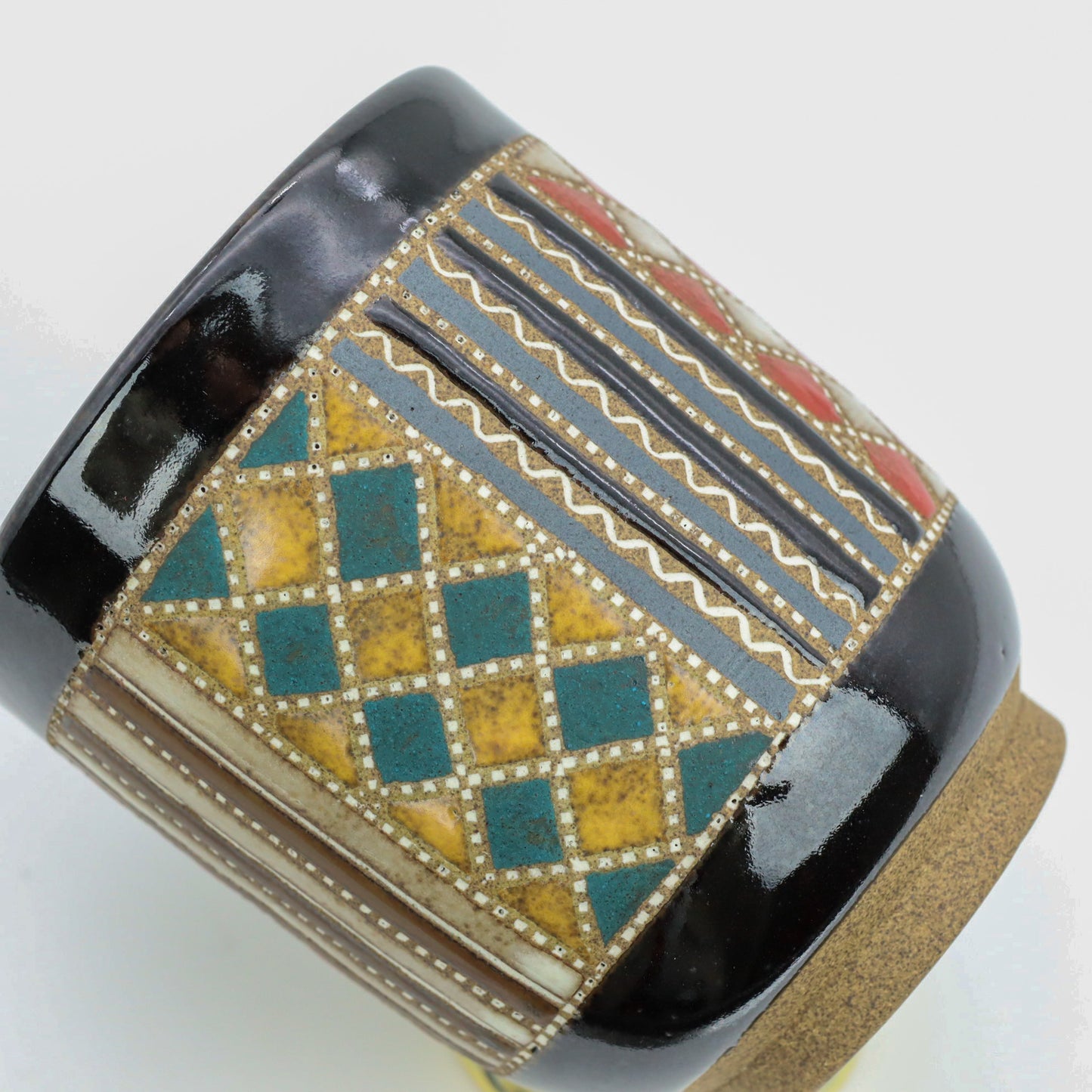 向山文也 象嵌釉彩間道紋湯呑 サイズ感 - カップ・湯呑・猪口 | 益子焼 陶庫