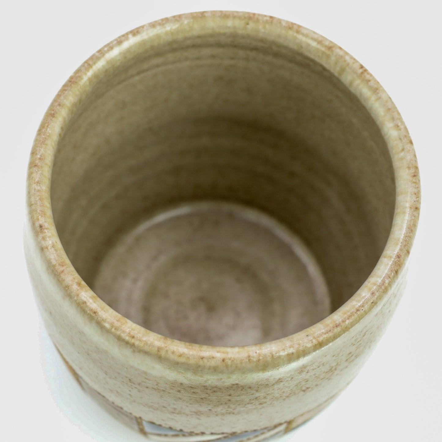 向山文也 象嵌釉彩境紋湯呑 サイズ感 - カップ・湯呑・猪口 | 益子焼 陶庫