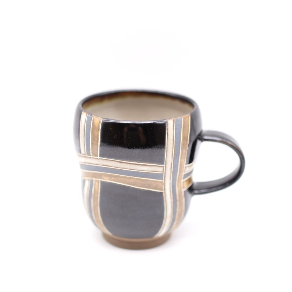 向山文也 象嵌釉彩線文マグカップ 黒 - マグカップ・スープカップ | 益子焼 陶庫