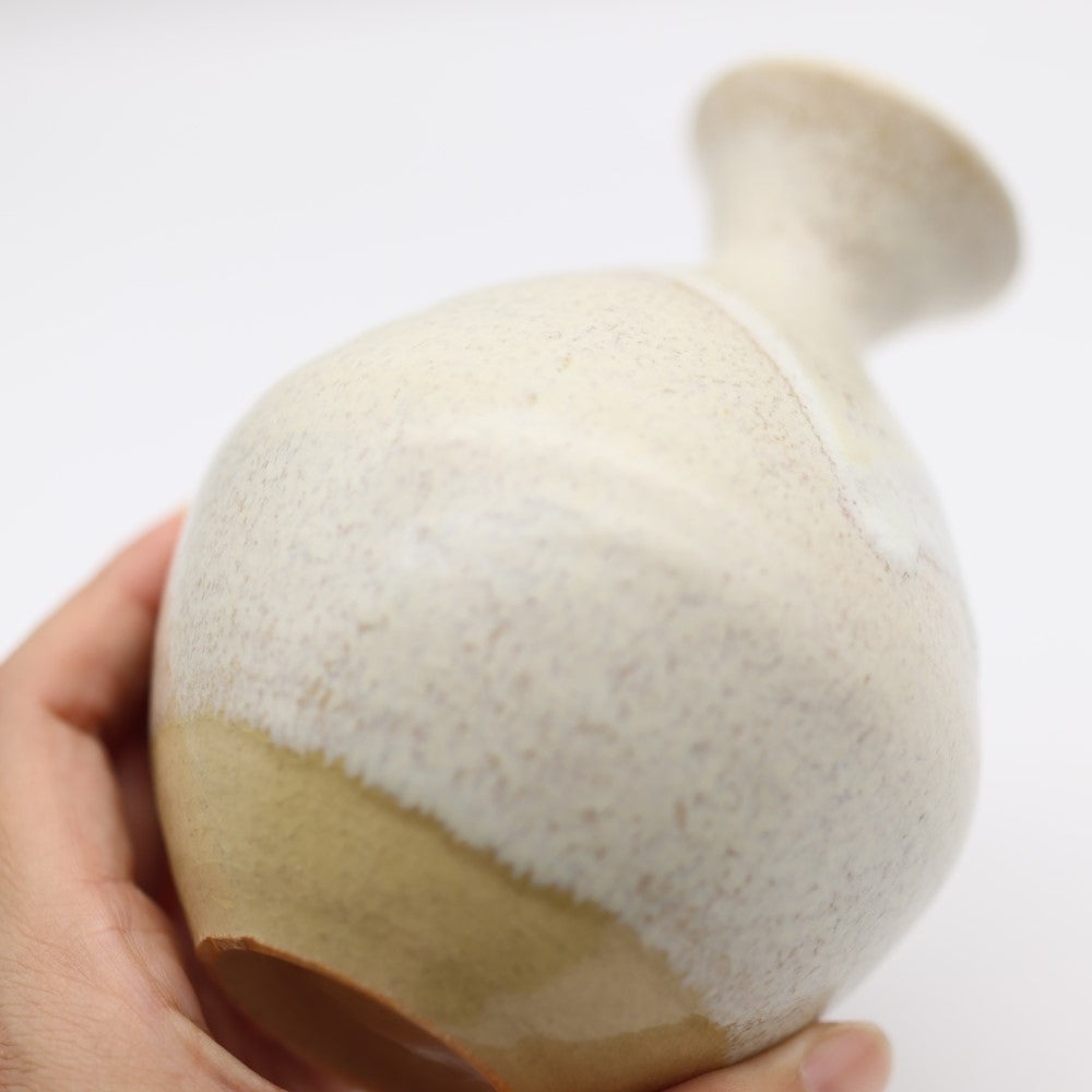 萩原芳典 糠釉一輪挿 サイズ感 - 花器・壺 | 益子焼 陶庫