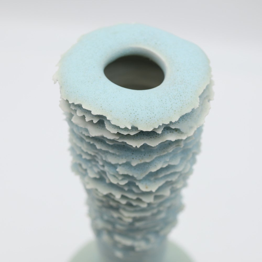 由良りえこ 水の化石の花入 使用イメージ - 花器・壺 | 益子焼 陶庫