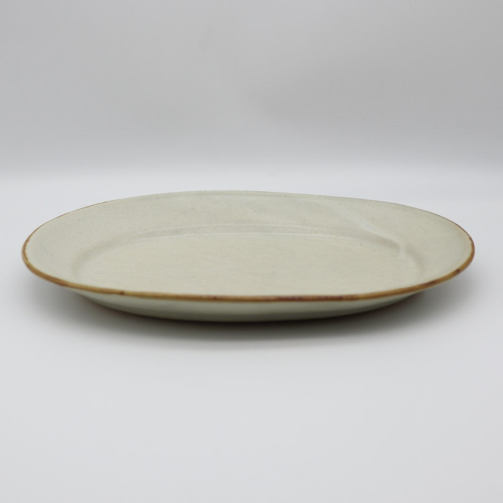 大塚菜緒子 ふち錆オーバル皿 使用イメージ - 皿 | 益子焼 陶庫