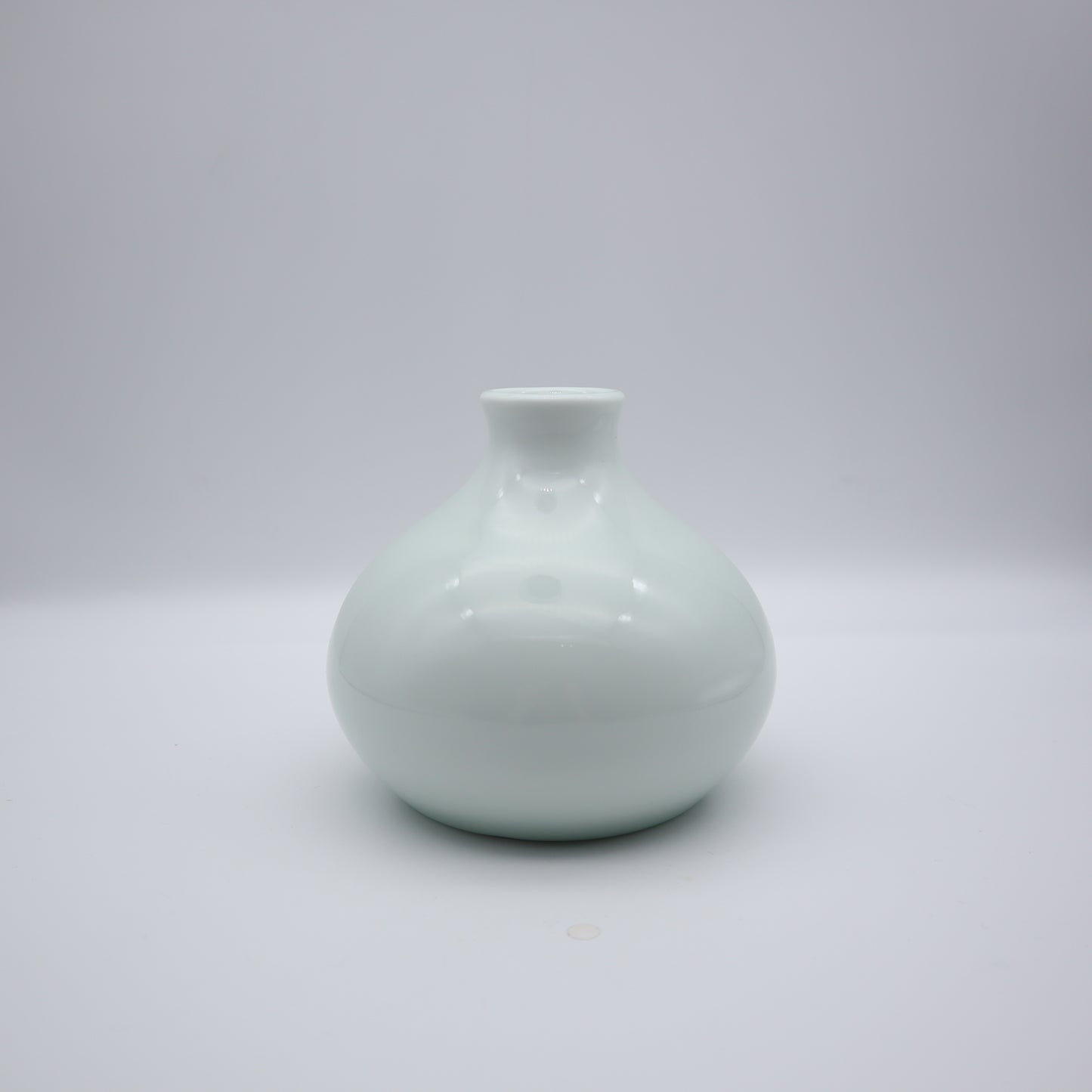 おおむら美土里 灰釉白磁花入 - 花器・壺 | 益子焼 陶庫