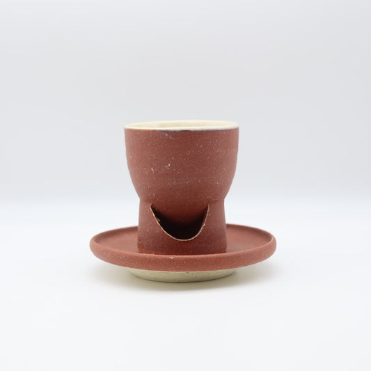 小峰尚 赤化粧台付コーヒーカップ&ソーサー 別角度 - 茶器・コーヒー・ティー | 益子焼 陶庫