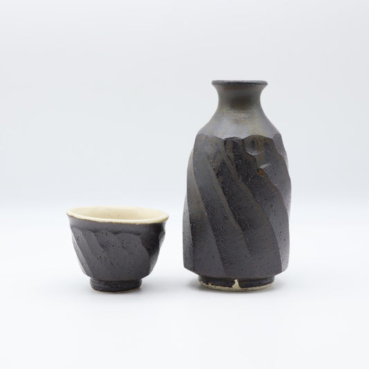 小峰尚 黒釉酒器セット 別角度 - 酒器 | 益子焼 陶庫