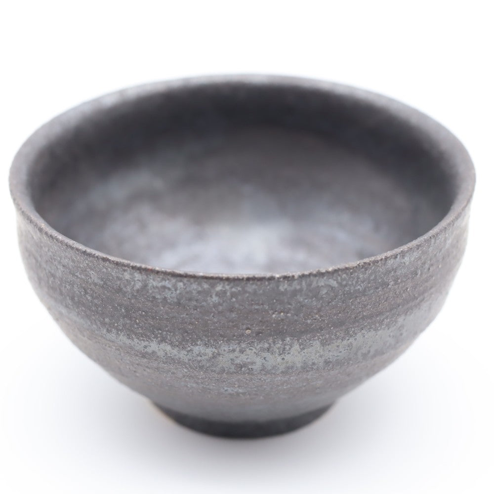 萩原芳典 黒マット釉ぐい呑 サイズ感 - 酒器 | 益子焼 陶庫