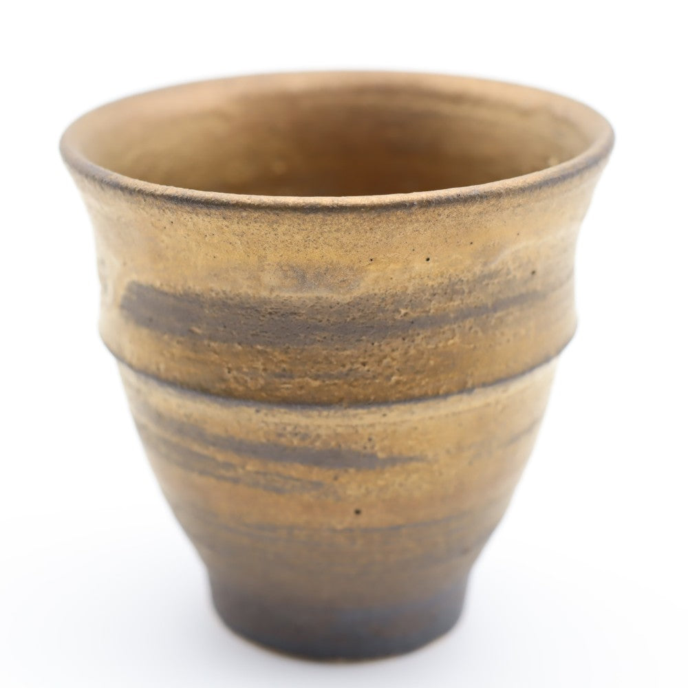 萩原芳典 黒マット釉ぐい呑 サイズ感 - 酒器 | 益子焼 陶庫