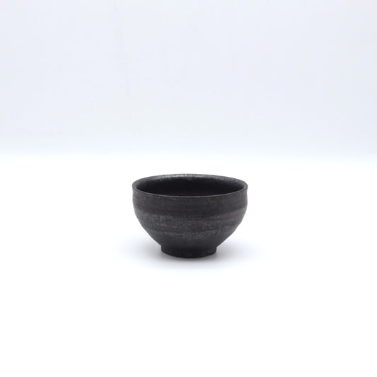 萩原芳典 黒マット釉ぐい呑 別角度 - 酒器 | 益子焼 陶庫