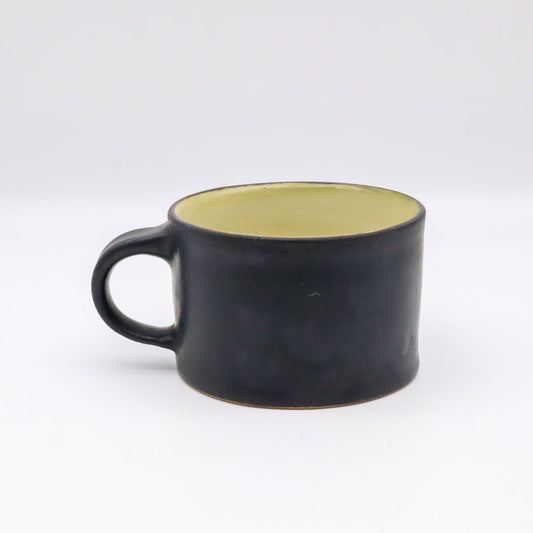 本巣秀一 コーヒーカップ 黒 別角度 - 茶器・コーヒー・ティー | 益子焼 陶庫