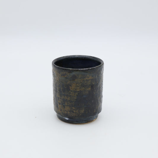 大塚雅淑 青錆ぐい呑 別角度 - 酒器 | 益子焼 陶庫