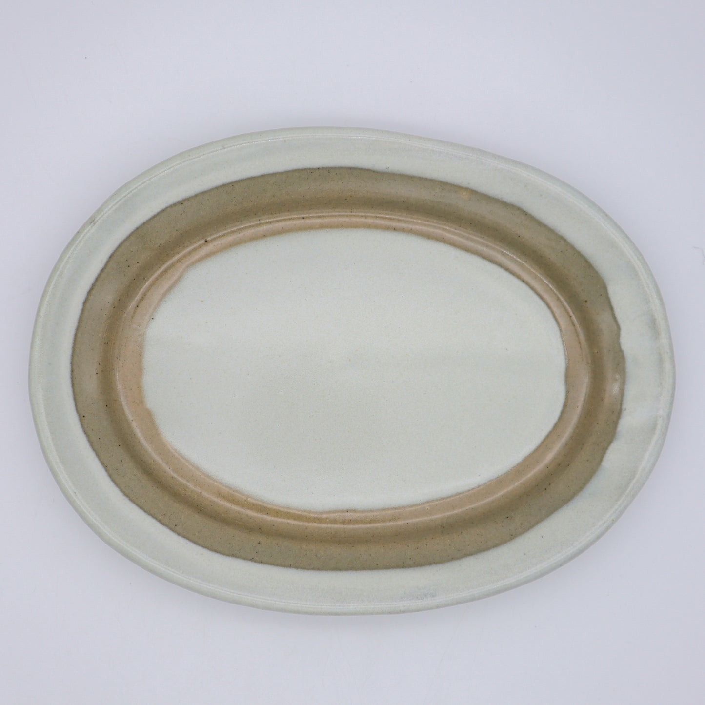 大塚雅淑 オーバル皿大 糠釉 使用イメージ - 角皿・楕円皿 | 益子焼 陶庫