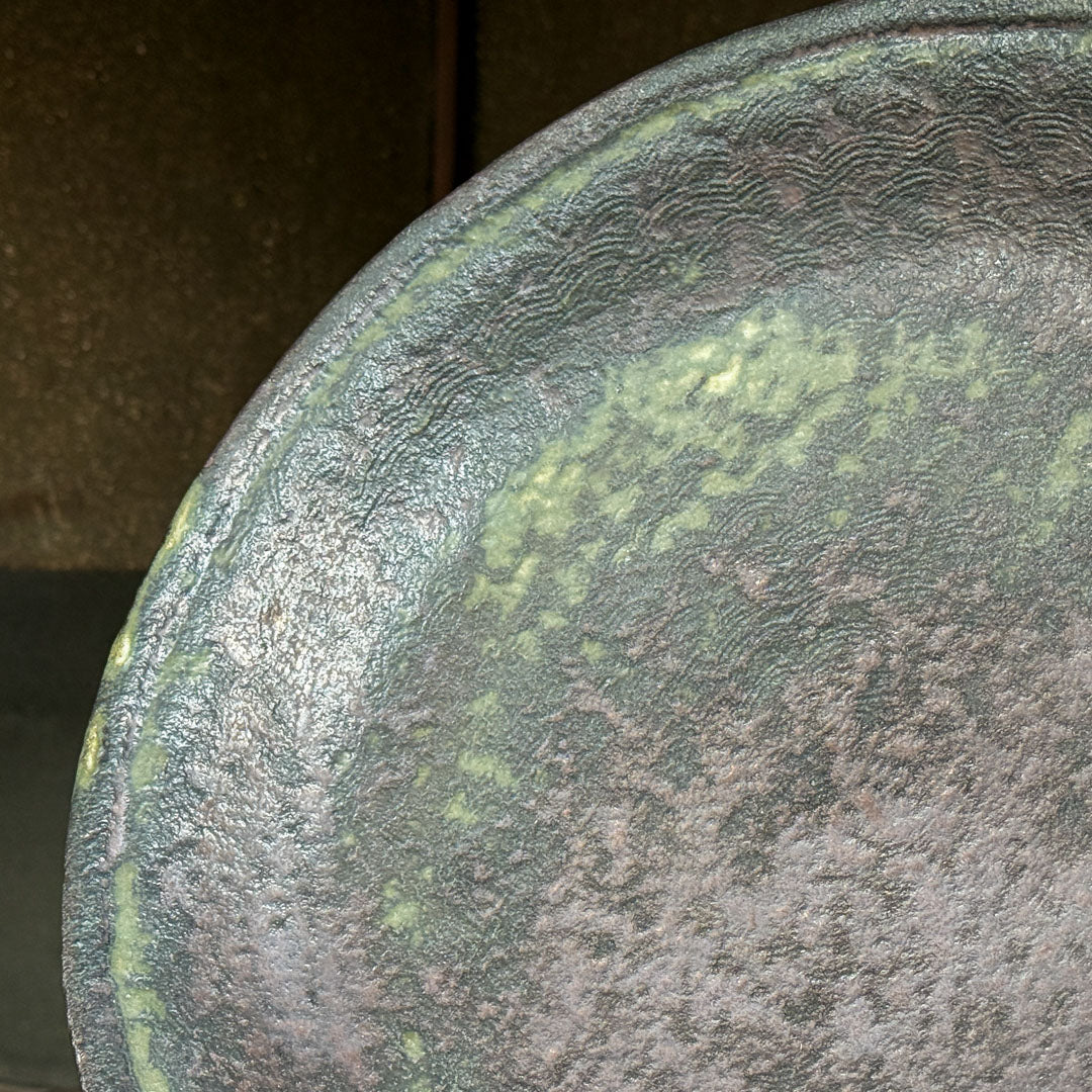 水野正善 白釉櫛目皿 別角度 - 丸皿 | 益子焼 陶庫