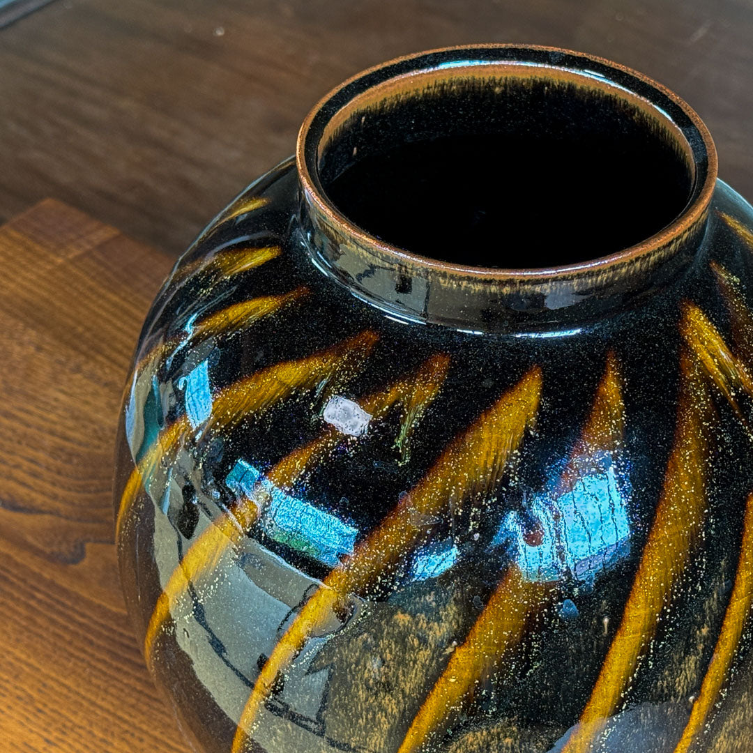 萩原芳典 黒釉壺 別角度 - 花器・壺 | 益子焼 陶庫