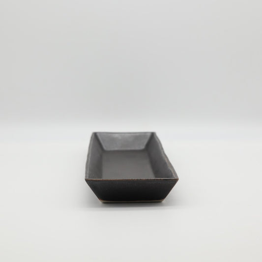 [Saito Osamu] Black glazed rectangular plate