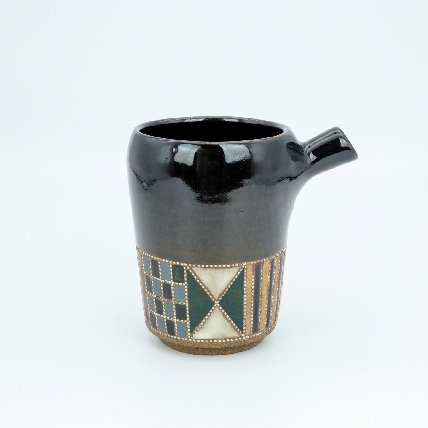 [Mukaiyama Fumiya] Inlaid glazed katakuchi sake cup