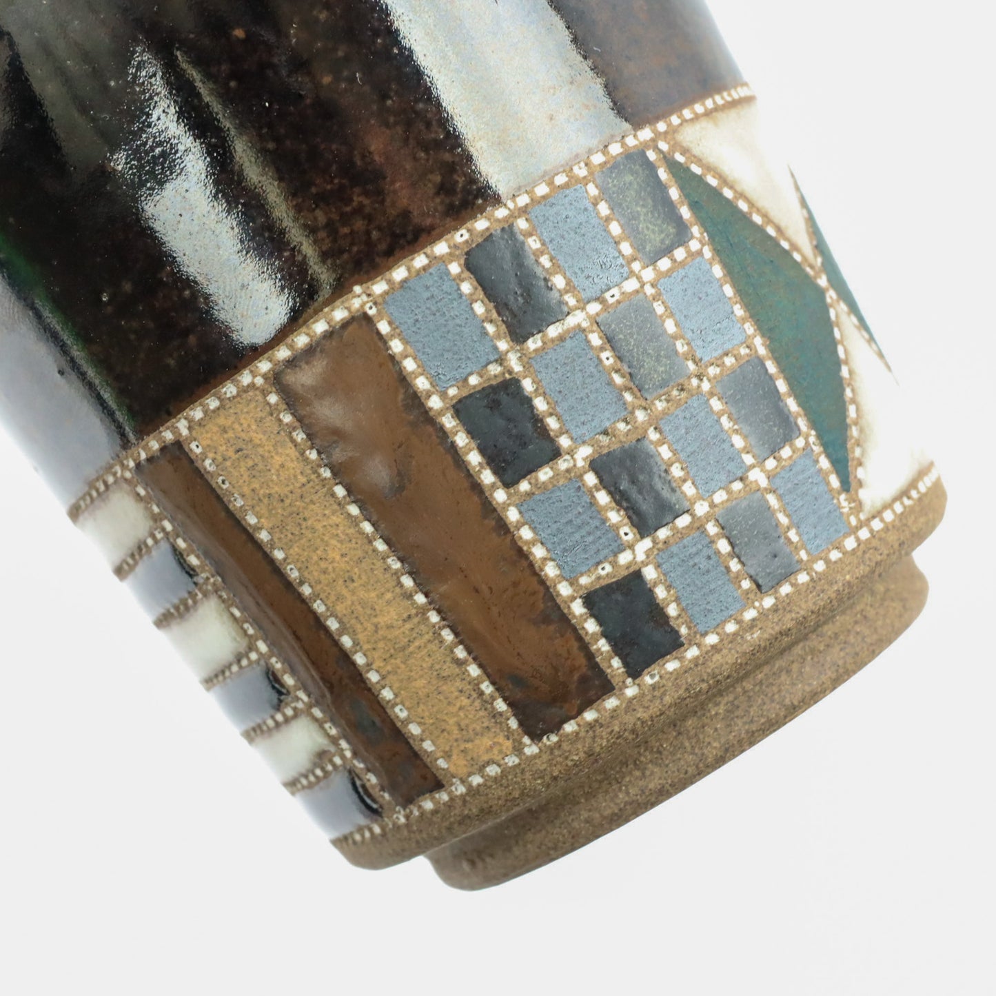 [Mukaiyama Fumiya] Inlaid glazed katakuchi sake cup