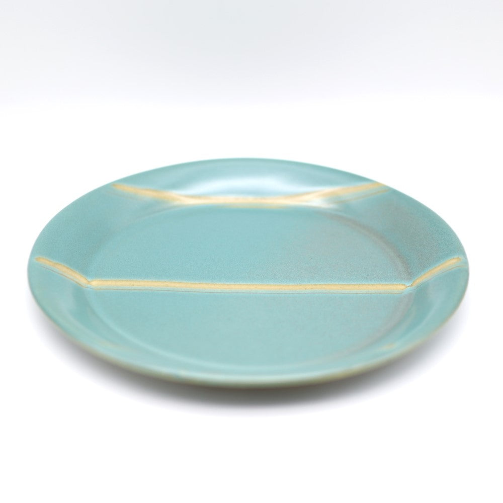 [Hagiwara Yoshinori] Celadon glazed round plate with a design