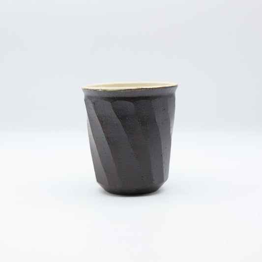 [Komine Takashi] Black glazed chamfered teacup