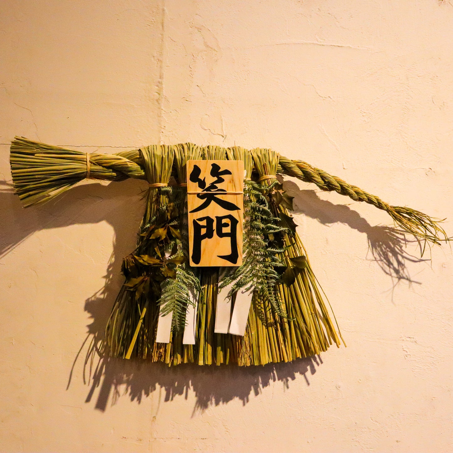 Ise Laughing Gate Ornament Large