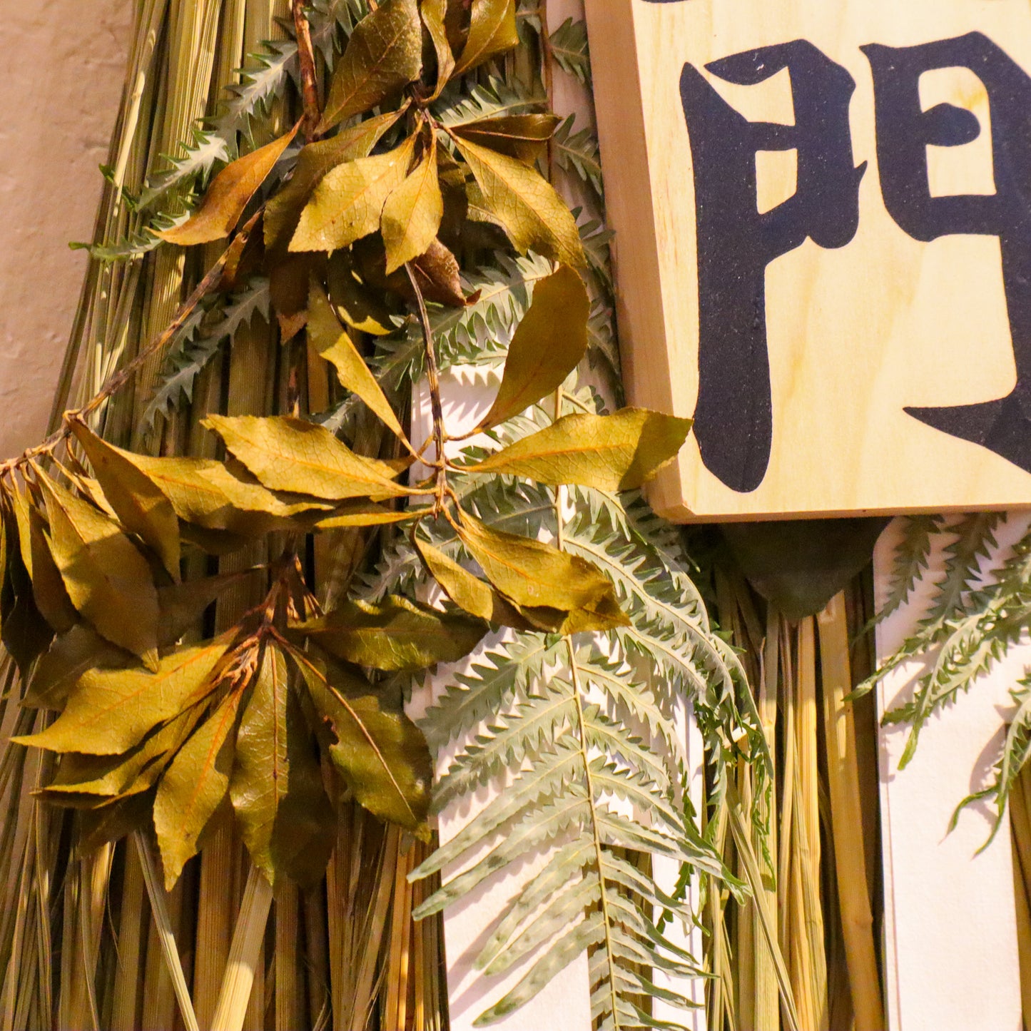 Ise Laughing Gate Ornament Large