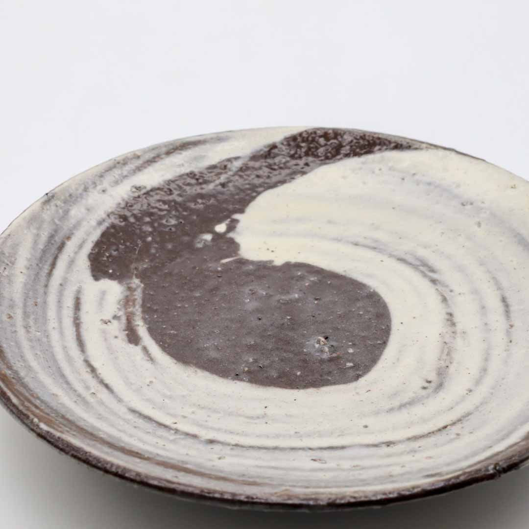 樽見浩 刷毛目取り皿 小 - 丸皿 | 益子焼 陶庫