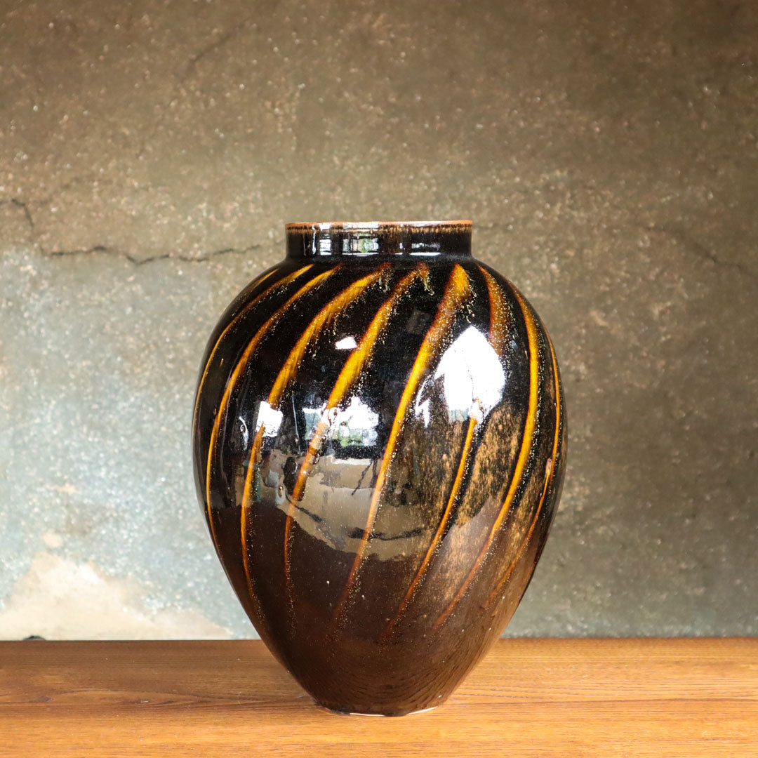 [Yoshinori Hagiwara] Black glazed vase