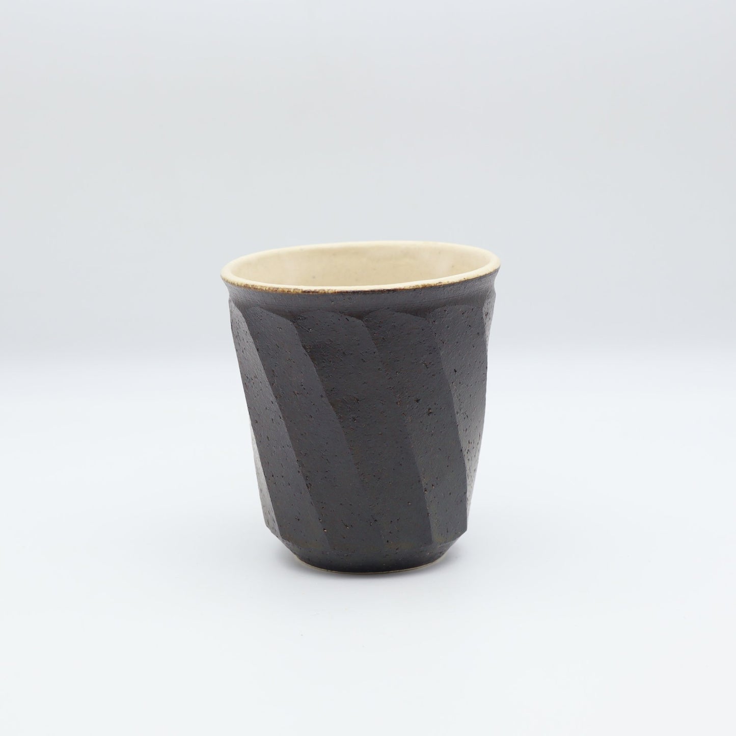 小峰尚 黒釉面取湯呑 - カップ・湯呑・猪口 | 益子焼 陶庫