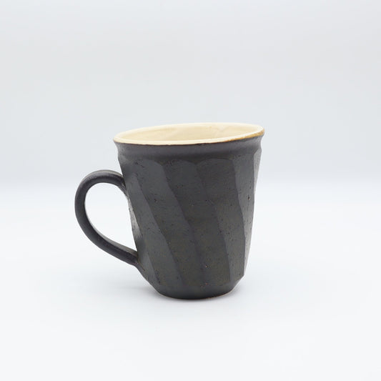 小峰尚 黒釉面取マグカップ - マグカップ・スープカップ | 益子焼 陶庫