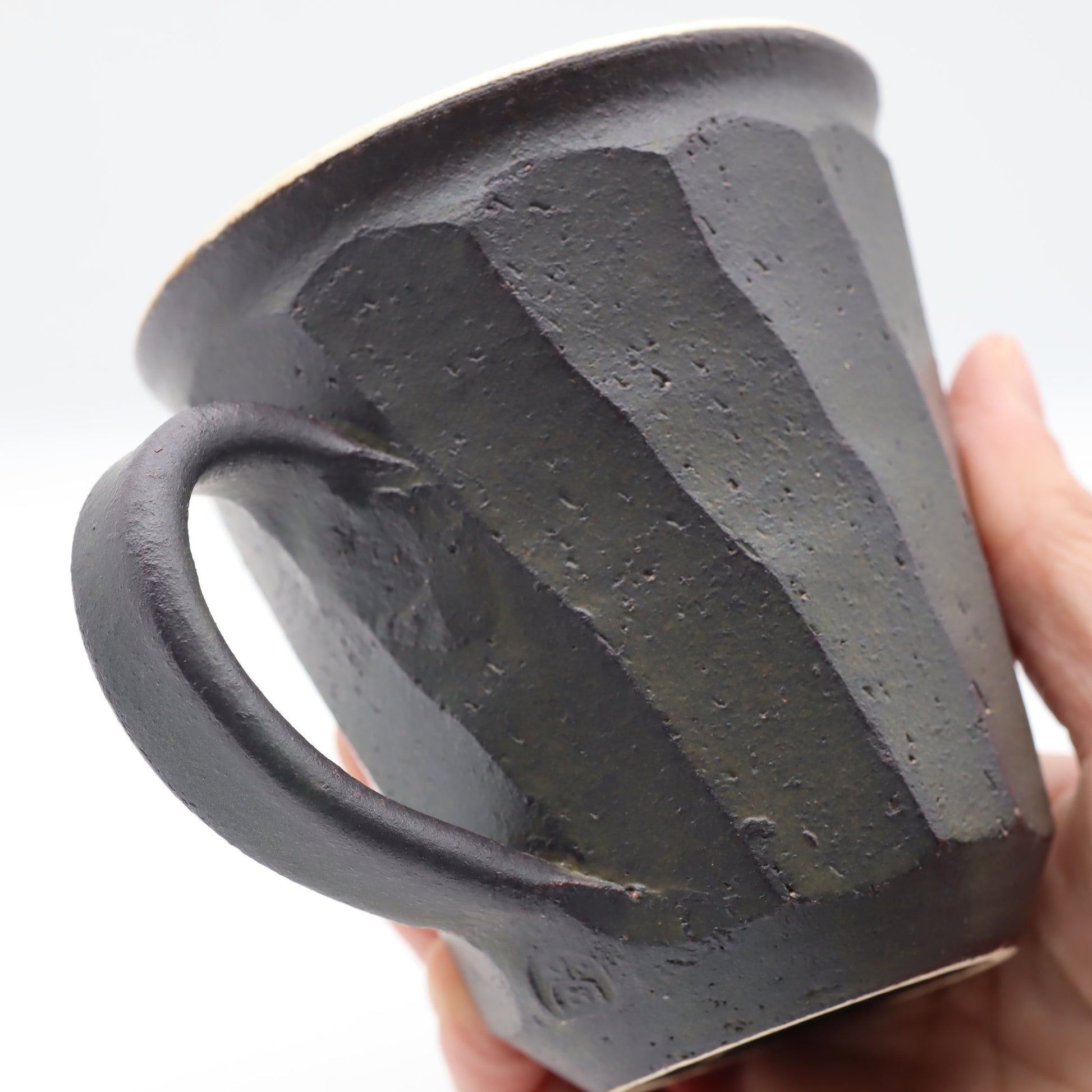 小峰尚 黒釉面取マグカップ - マグカップ・スープカップ | 益子焼 陶庫