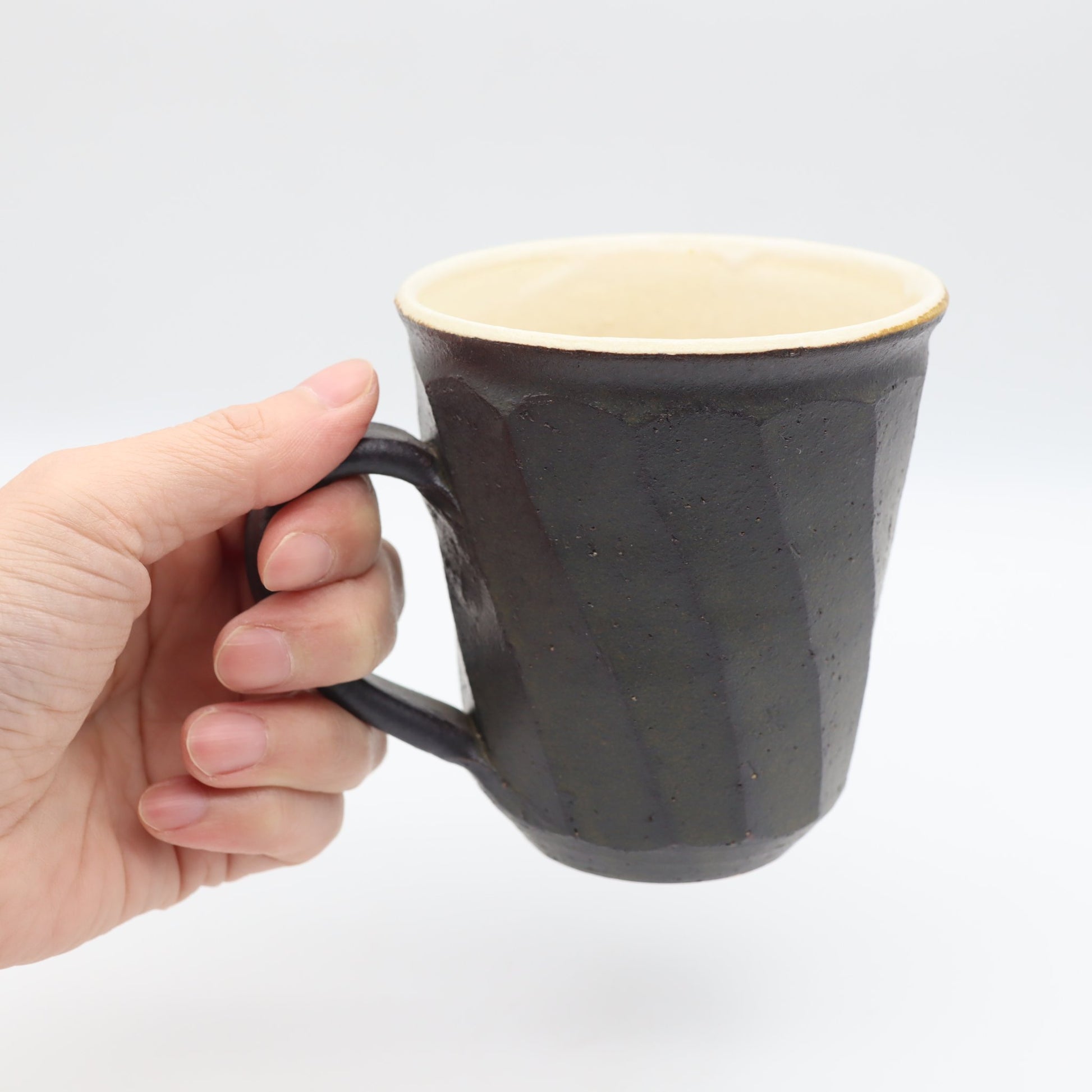 小峰尚 黒釉面取マグカップ - マグカップ・スープカップ | 益子焼 陶庫