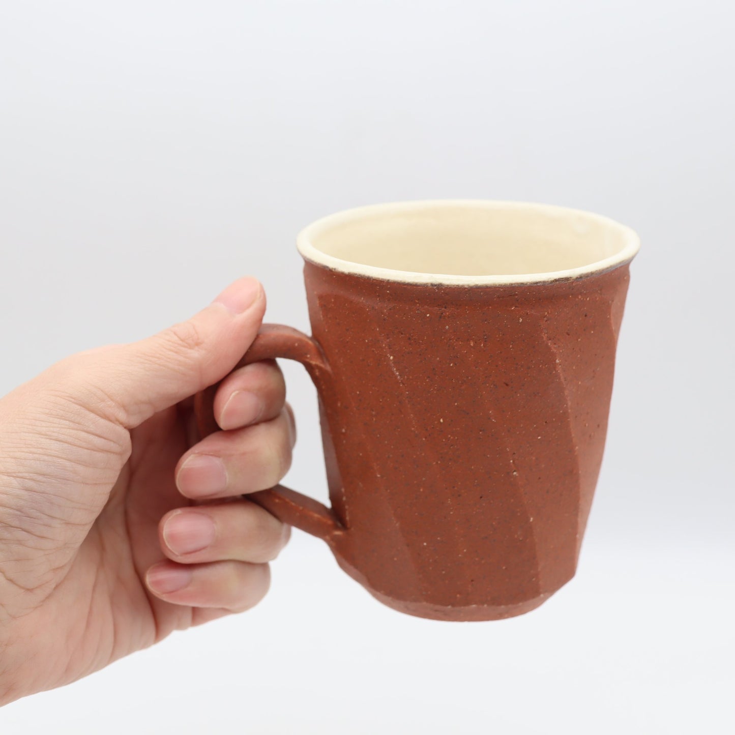 小峰尚 赤化粧面取マグカップ - マグカップ・スープカップ | 益子焼 陶庫