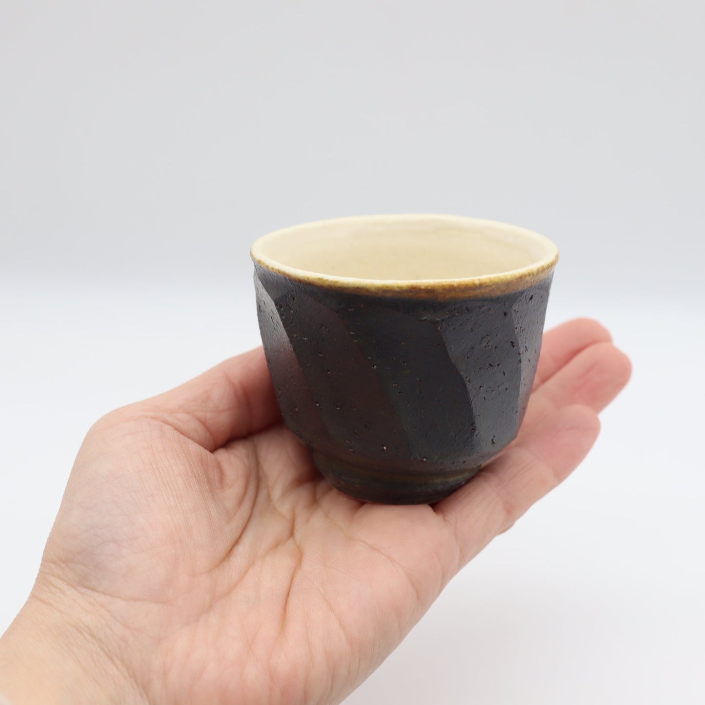 小峰尚 黒釉面取茶器 皿付 - 茶器・コーヒー・ティー | 益子焼 陶庫