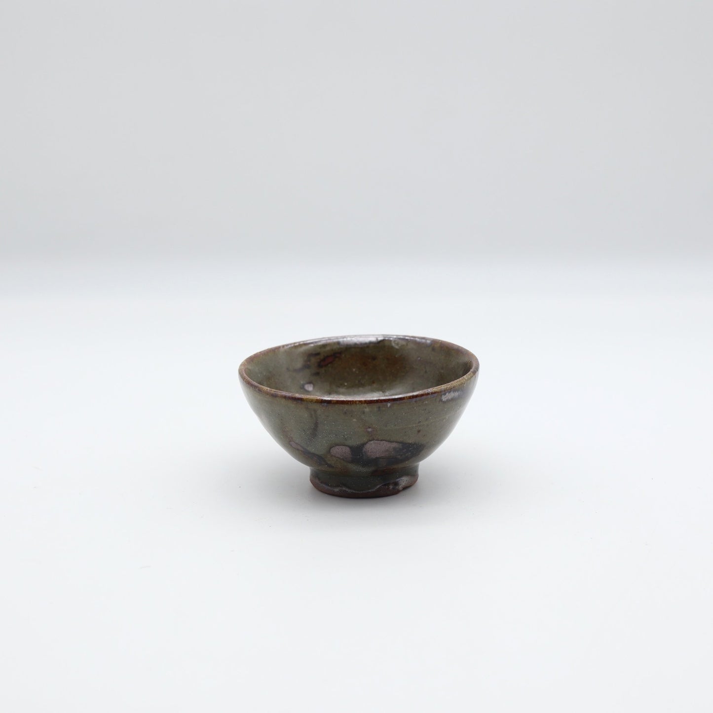 饗庭孝昌 鉄絵ぐいのみ - カップ・湯呑・猪口 | 益子焼 陶庫