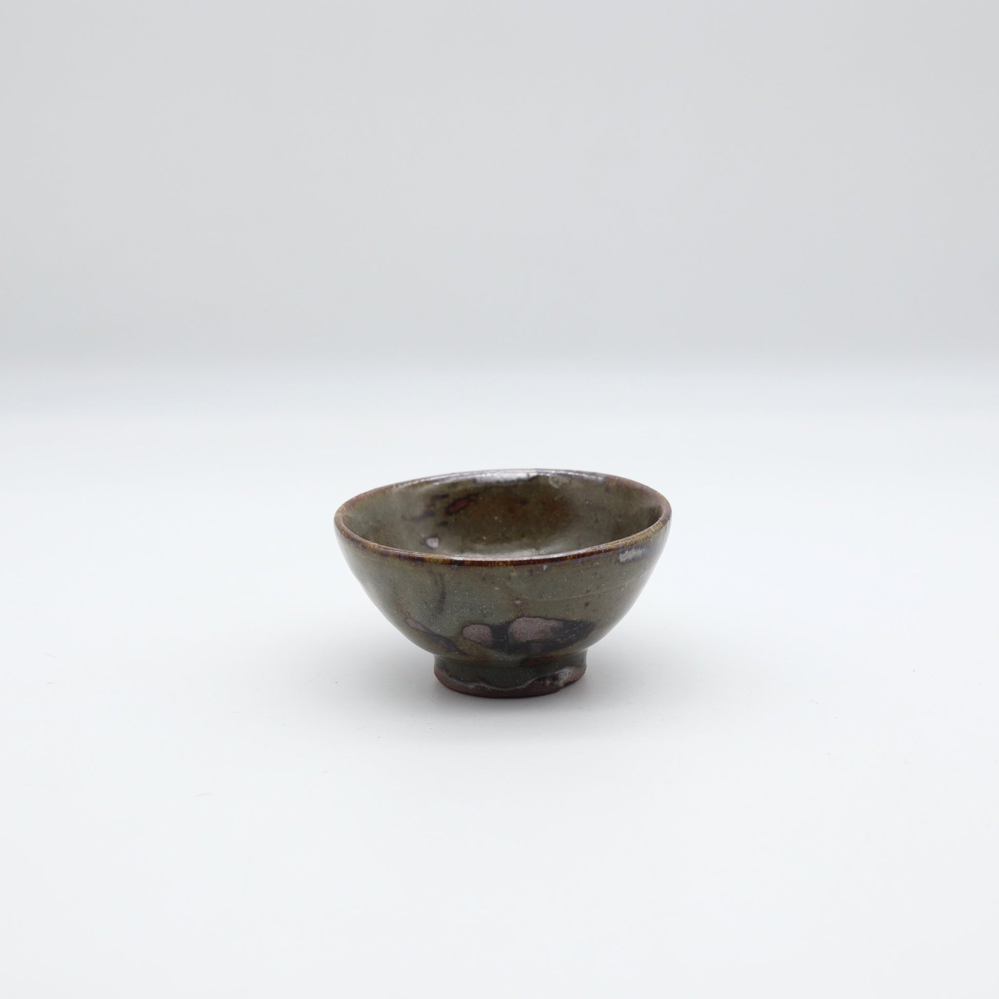 饗庭孝昌 鉄絵ぐいのみ - カップ・湯呑・猪口 | 益子焼 陶庫