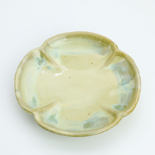 [Yoshiko Kasahara] White glaze small plate, 4 inches, quince