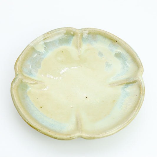 [Yoshiko Kasahara] White glaze small plate, 4 inches, quince